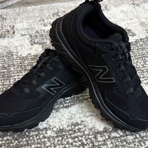 New Balance Women’s Black Sneakers~ BRAND NEW size 8